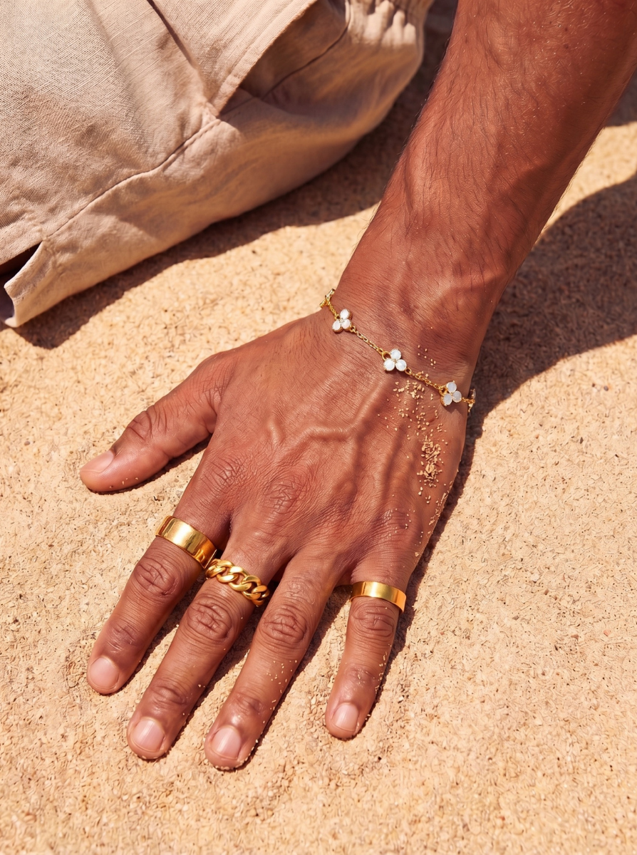 SNOW CLOVER BRACELET | 18K GOLD